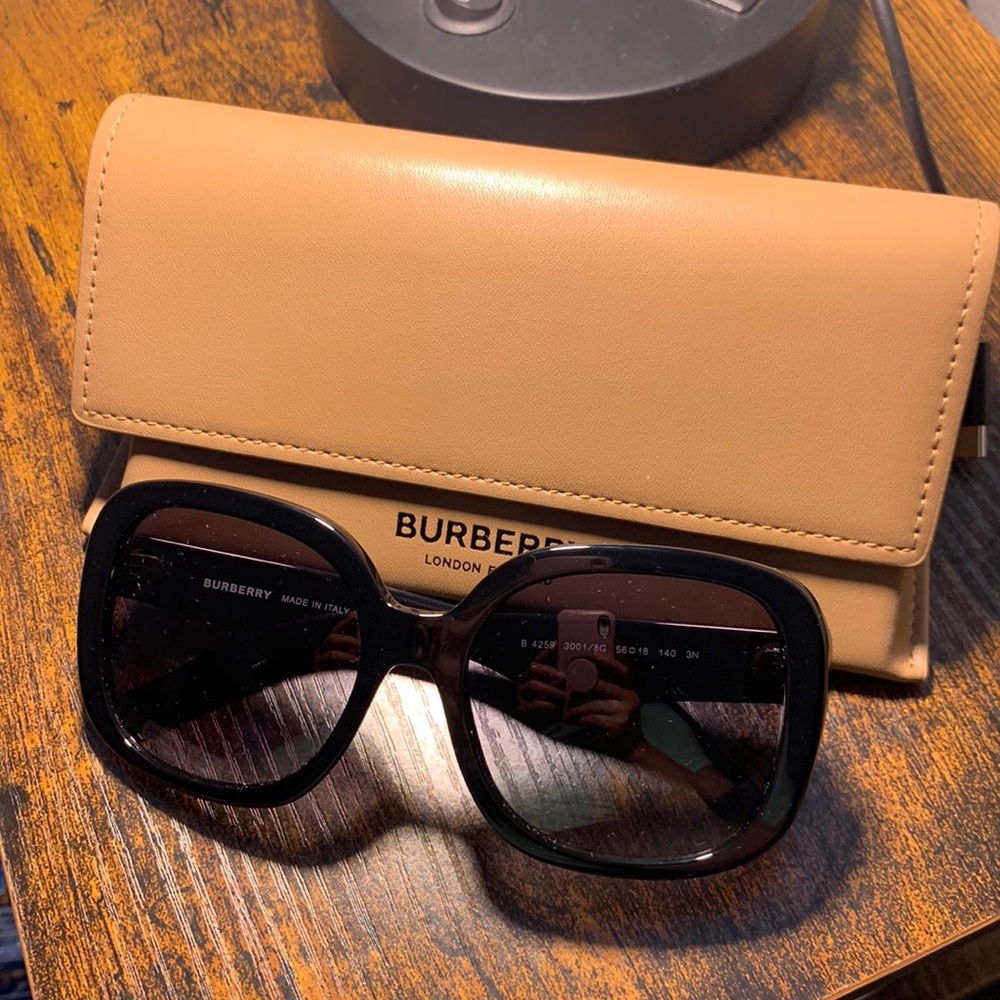 Burberry Sunnies